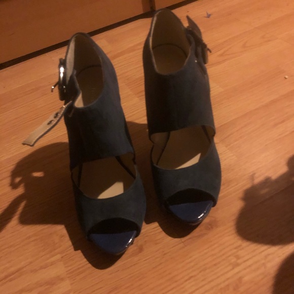Nine West size 7 navy blue booties - Picture 3 of 9